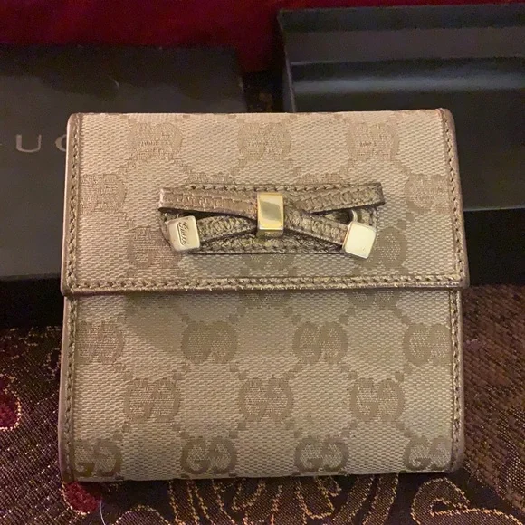 Authentic Gucci GG trifold bow wallet - Picture 8 of 14